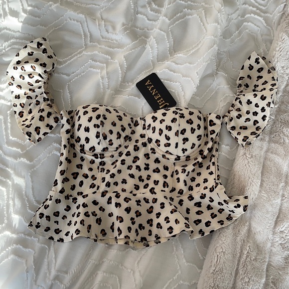 Tops - ❗️brand new cheetah top❗️